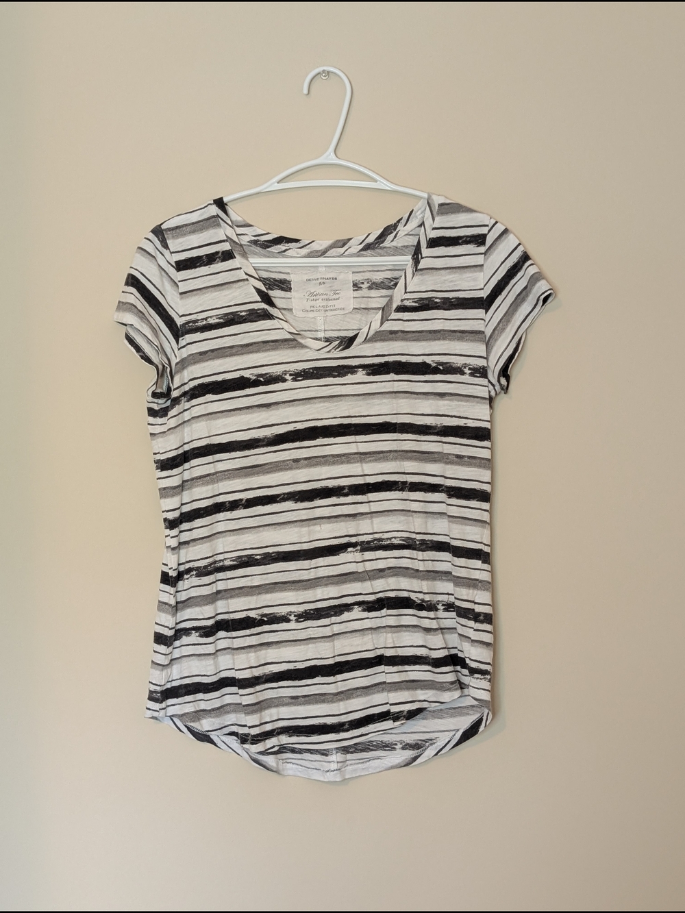 Denver Hayes White and Black Striped V-Neck Short Sleeve Tee, Size Small
